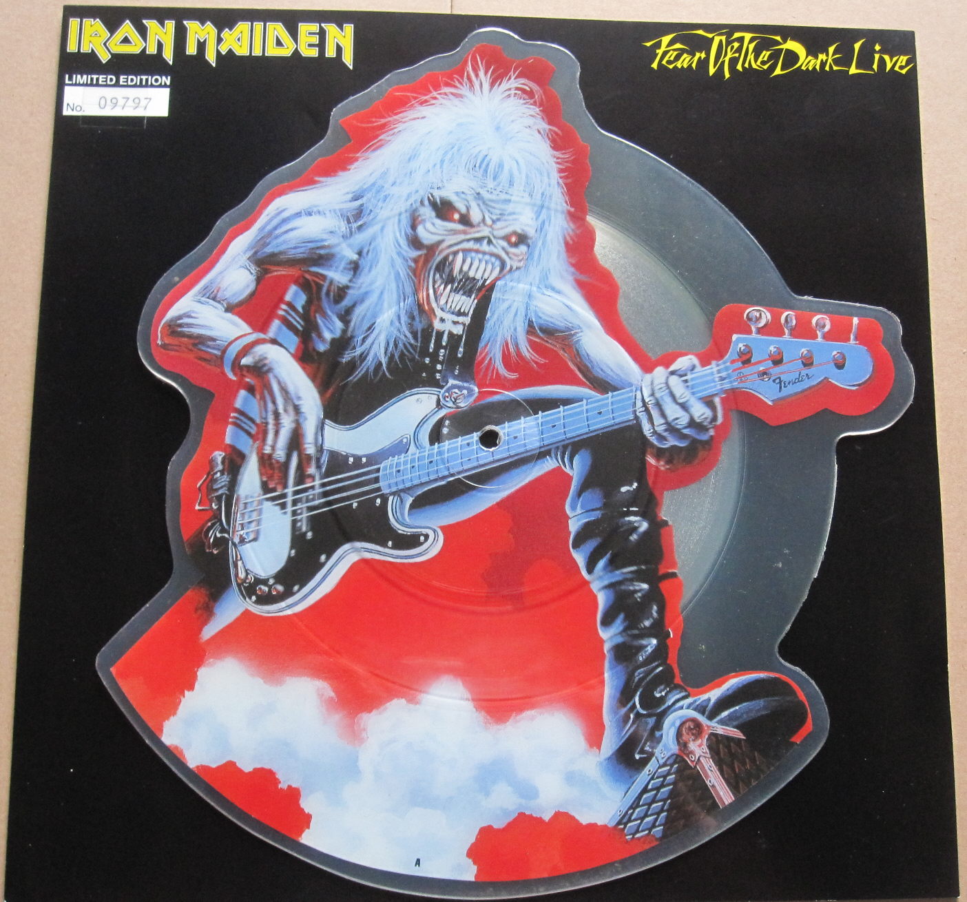 IRON_MAIDEN_FEAR_OF_THE_DARK_live_SHAPE_PICTURE_DISC.jpg